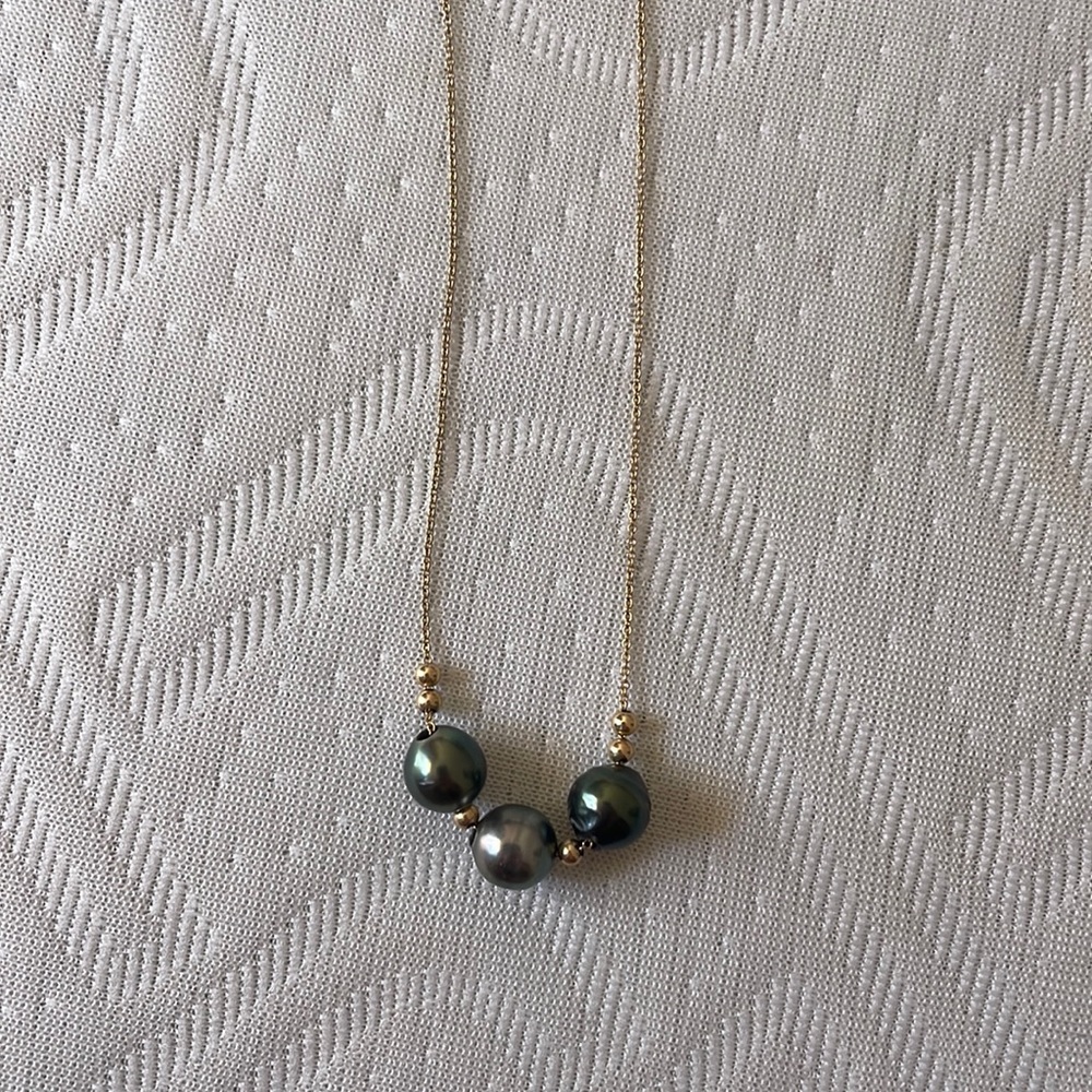 Tahitian pearl necklace